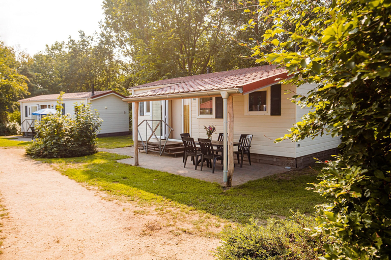 Others 1, Lakefront Chalet w/ Terrace, Bergen