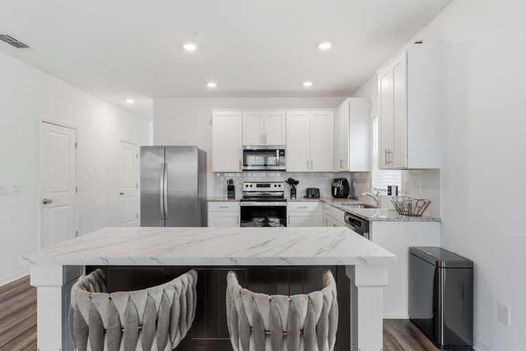 Private kitchen 3, Covey Luxe Modern Getaway, Polk