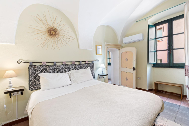 Bedroom 2, Romeo & Giulietta rooms, Oristano