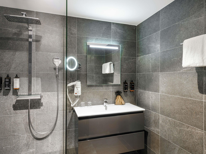 Bathroom 4, Mercure Hotel Amsterdam Sloterdijk Station, Amsterdam