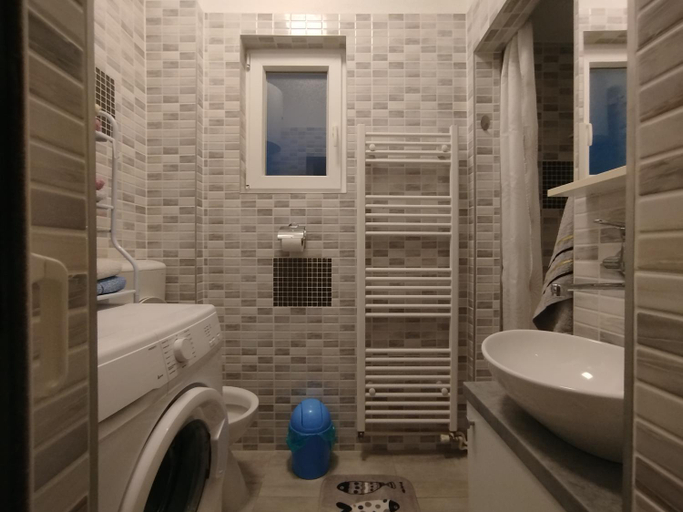 Bathroom 2, Maja, Makarska