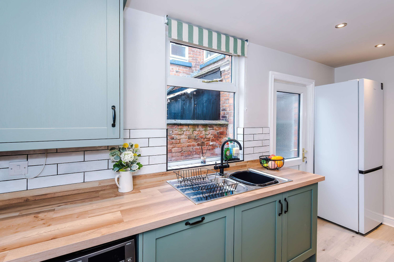 Room 3, Perfect Modern 4 Bed in Crewe Great for Business, Cheshire East