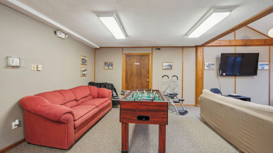 Interior 2, Uncas by Avantstay Sleeps 7 + Bunk Room + 3 Baths Resort Pool + Game Room Gore Mountain, Warren