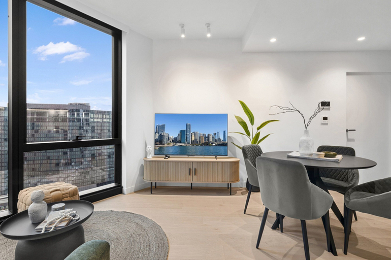 Living room 2, Skyline 2-bed Near Crown With Pool and Sauna, Melbourne