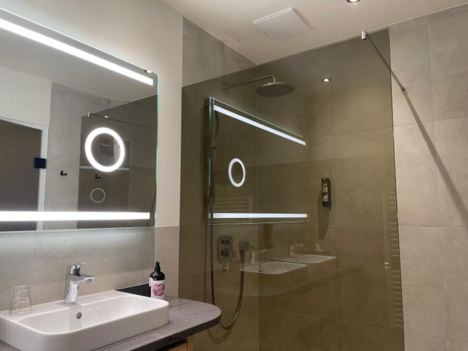 Bathroom 4, Waldhof Fuschlsee Resort, Salzburg Umgebung