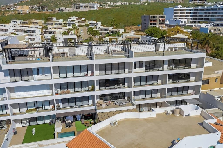 Exterior 5, Stunning Oceanfront Luxury Apartment With Spacious Balcony Perfect for Families, La Paz