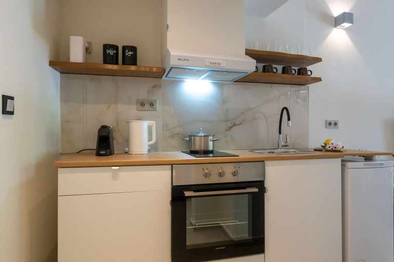 Room 5, Neilise - Modern Retreat in Central Kalamata, Peloponnese