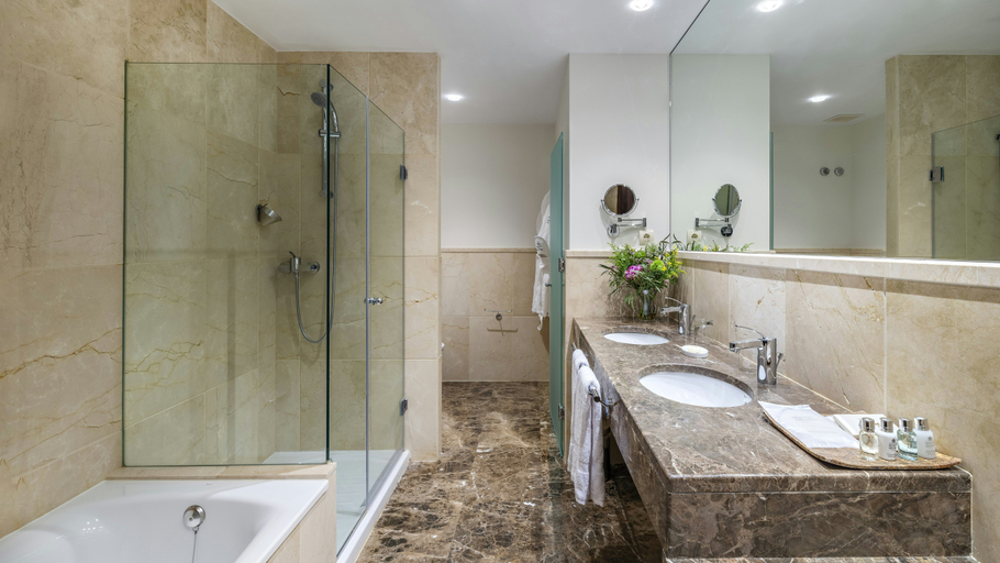 Bathroom 5, Palacio de Luces, Asturias