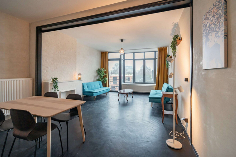 Dining 4, 2BR City Stay - Grand Central Area, Antwerpen