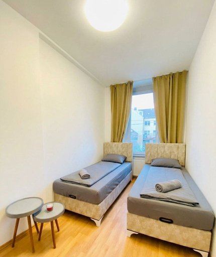 View from room, Family 5BR Apt for 11 Near Schönbrunn, Wien