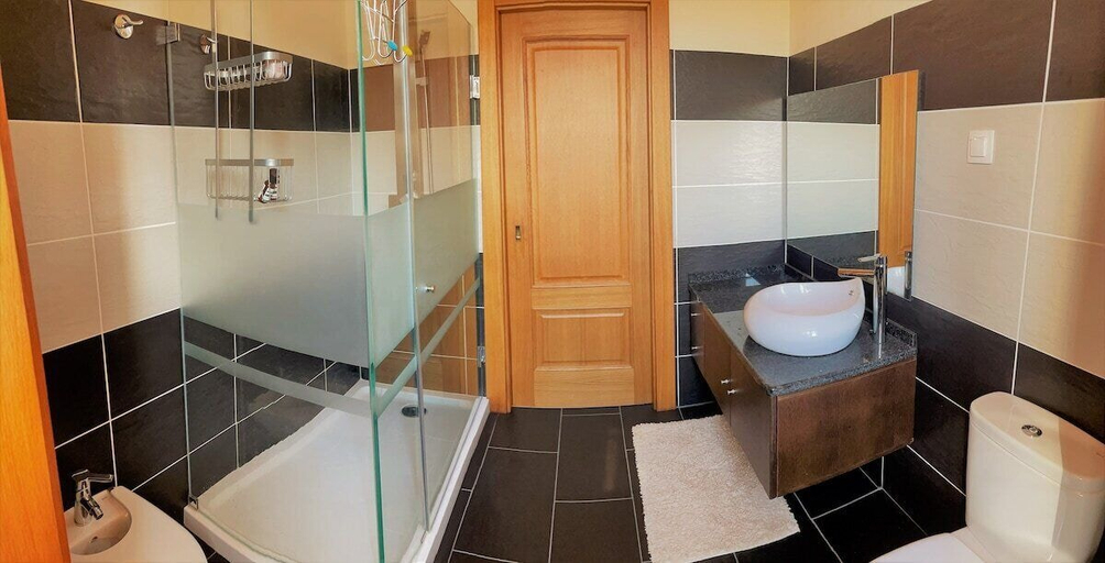 Bathroom 4, Casa de Sampaio, Almeida