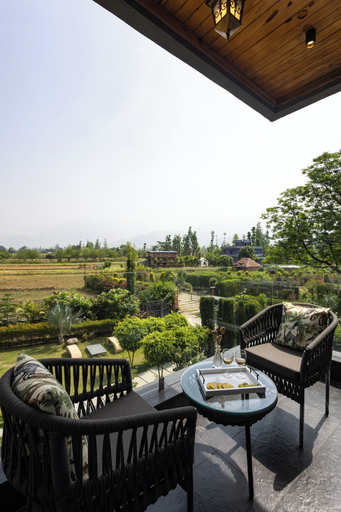 Terrace/patio 5, ELIVAAS Aranya Library Villas With Pool, Nainital