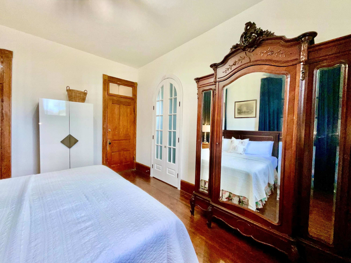 Room 5, The Winnie Victorian 2bdr, Galveston