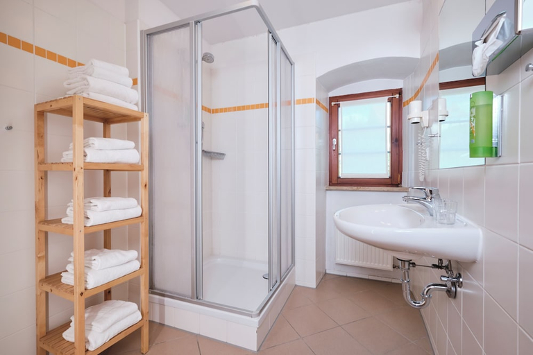 Bathroom 4, JUFA Hotel Meersburg, Bodenseekreis