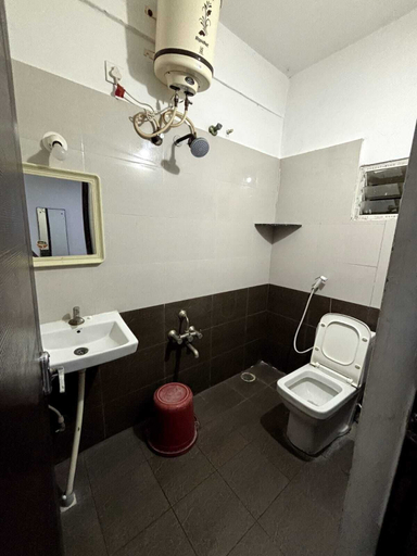 Bathroom 5, SLV ROYAL RESIDENCY HOTEL, Ramanagara