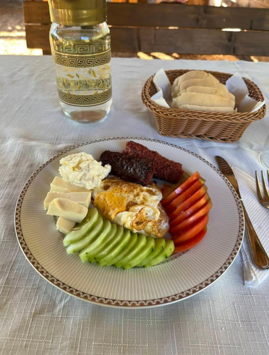 Food & Drinks 5, Bujtina Selimaj