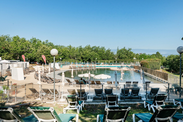 Pool 2, Ardeche House With Spacious Terrace for 8, Ardèche