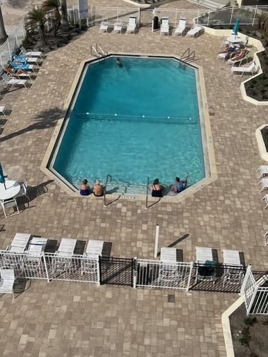 Sport & Beauty 5, Estero Beach & Tennis 804-c, Lee