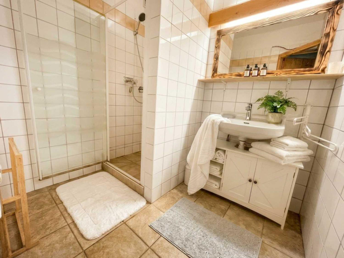 Bathroom 2, Domaine de Marmonfosse, Vosges