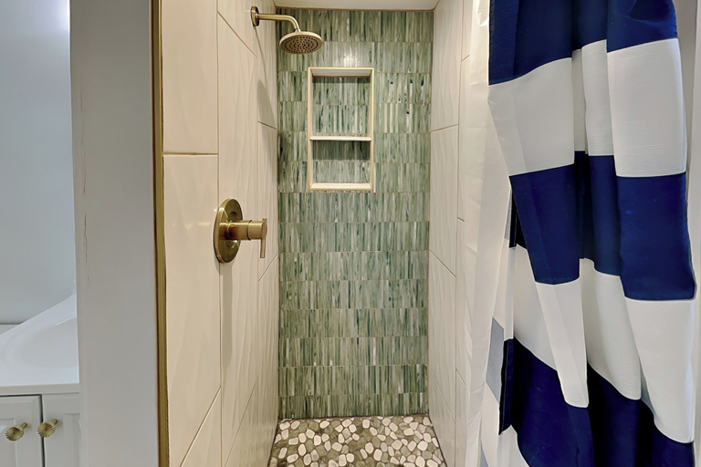 Bathroom 3, The Georgianne Manor, Chatham