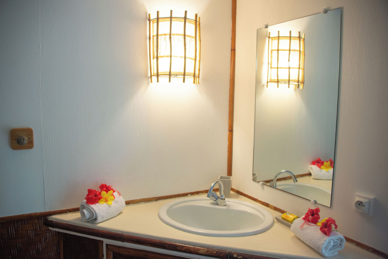 Bathroom, Pension Titaina