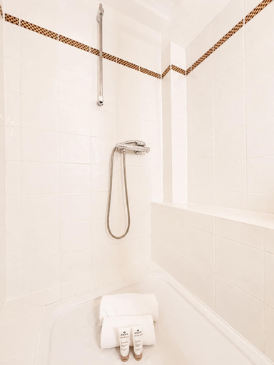 Bathroom 4, 2066 Princesse, Paris