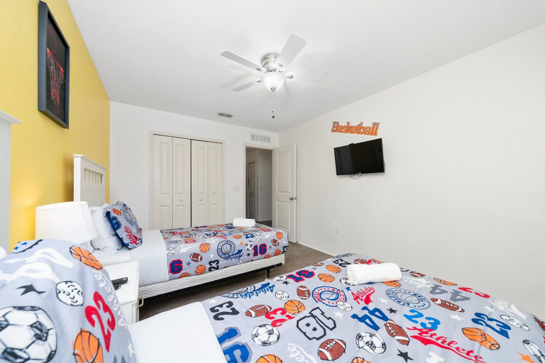 Room 3, 7BR Crystal Cove Home With Lake View & Pool, Osceola