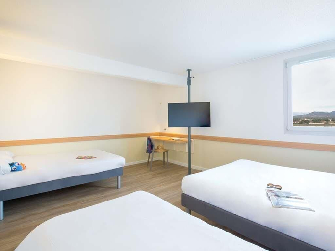Bedroom 3, ibis budget Fréjus Saint-Raphaël Centre et Plage, Var