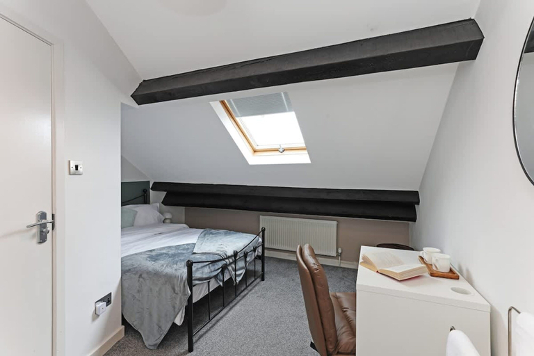 Room 4, Perfect Booking 4 Bed Highfield House with 4 Baths, Sheffield
