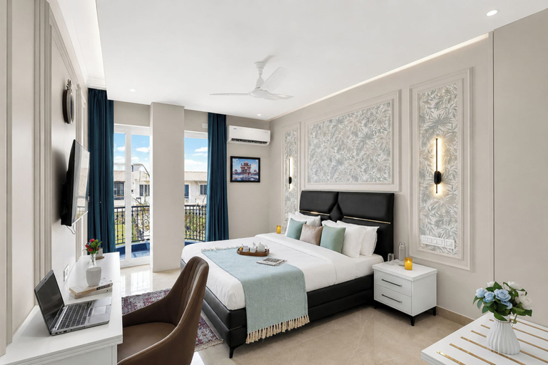 Room 4, Alaya Stays Kalyan Mansion 1 Room Suites, Dehradun