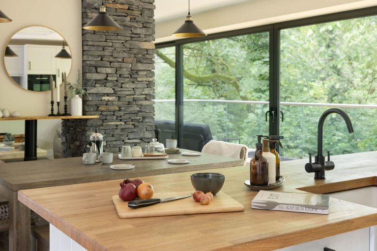 Room 5, Fawns Keep - Hot Tub Sauna Retreat Ridgestone, Cumbria