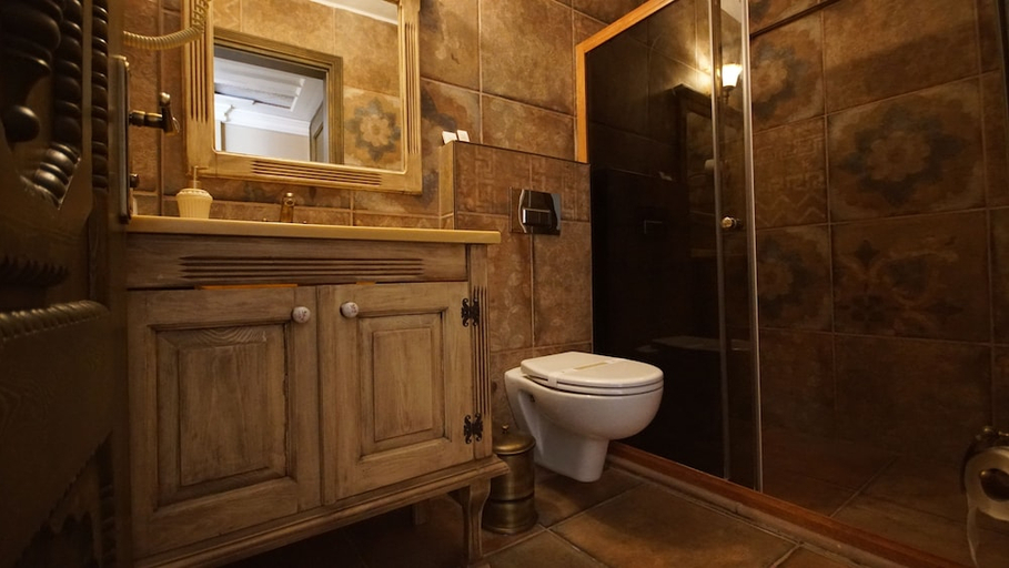 Bathroom 5, Fikret Bey Konagi, Ayvalık