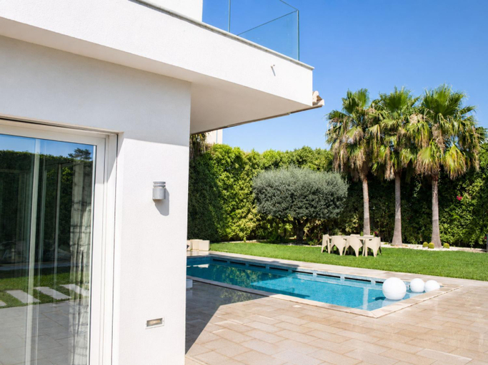 5, Luxurious Villa Rental in Tunis with Private Indoor Pool, La Marsa