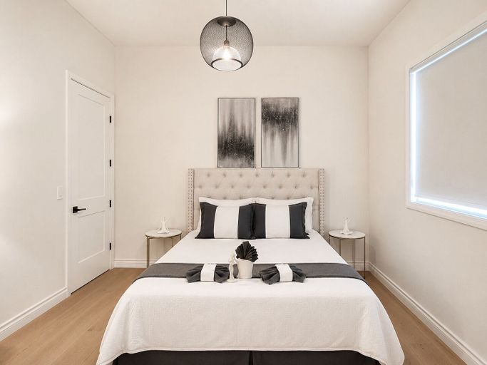 Room 5, West Calgary Stays, Division No. 6