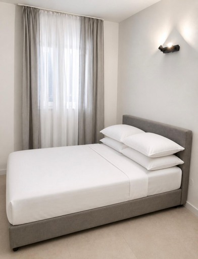Bedroom 4, Studios Annie