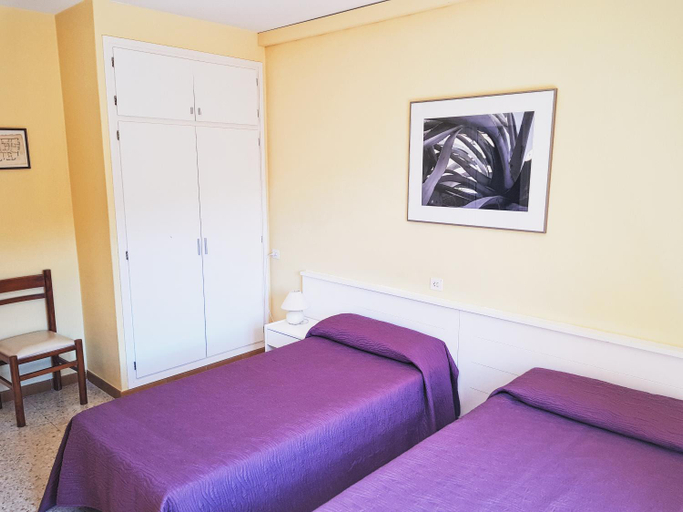 Bedroom 4, Hostal Lara, Girona