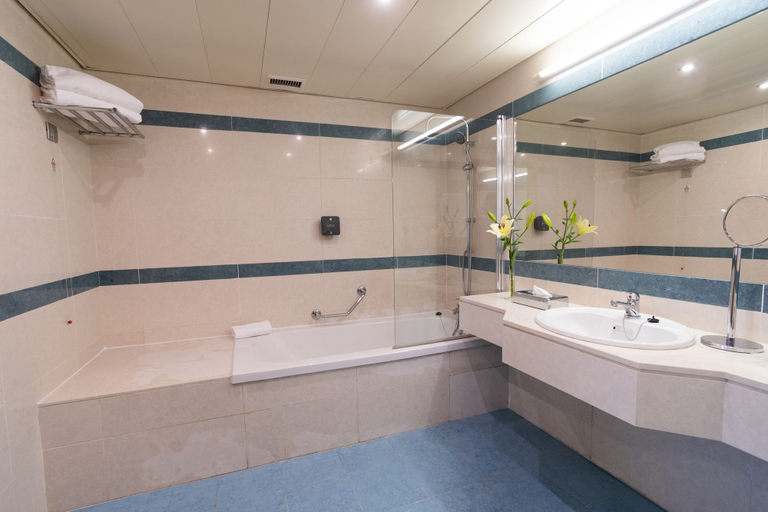 Bathroom 4, SANA Metropolitan Hotel, Lisbon