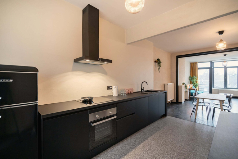 Private kitchen 5, 2BR City Stay - Grand Central Area, Antwerpen