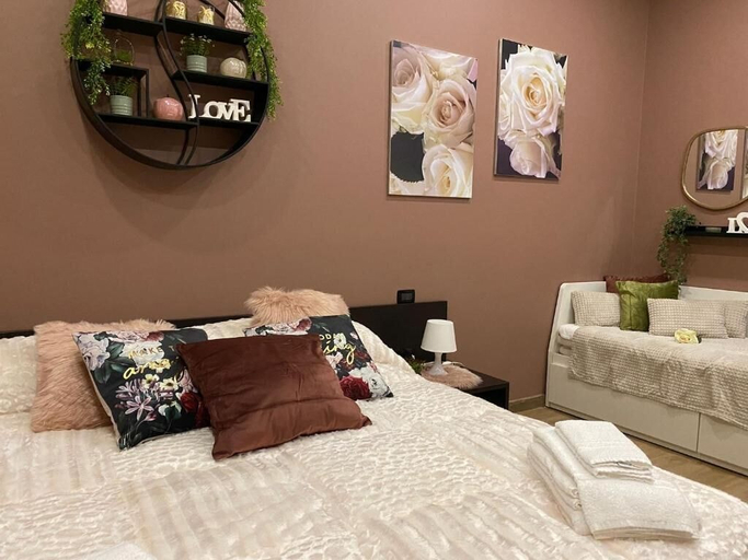 Bedroom 3, Via Piave 82, Cosenza