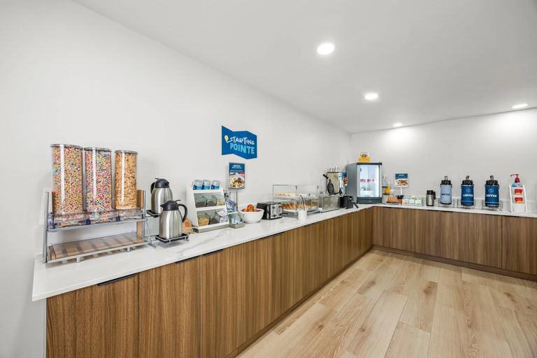 Breakfast area 5, Clarion Pointe Springfield Southeast, Greene