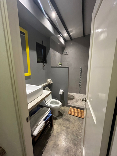 Bathroom 3, Arganama, San Carlos