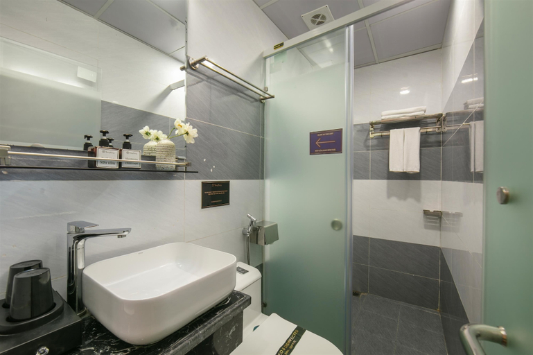 Bathroom 4, TrangTrang Luxury Hotel, Hoàn Kiếm