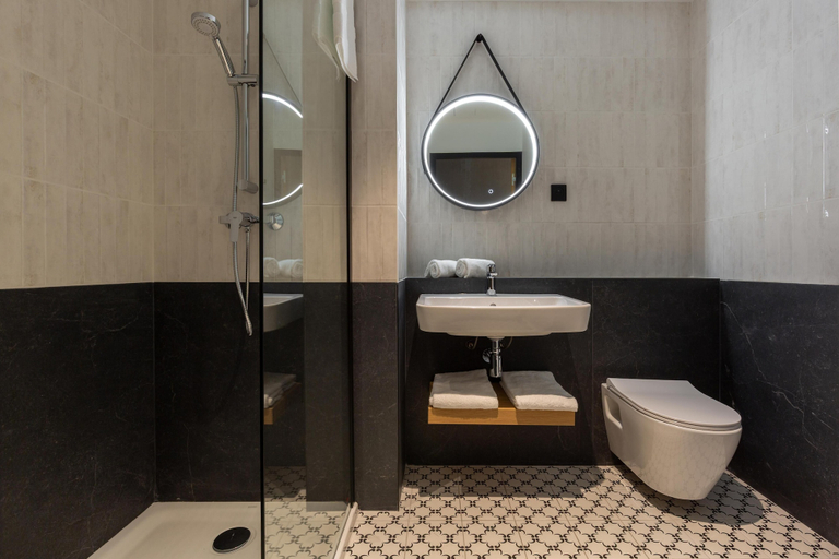 Bathroom 2, Tulip Hotels & Residences - Marseille Aubagne, Bouches-du-Rhône