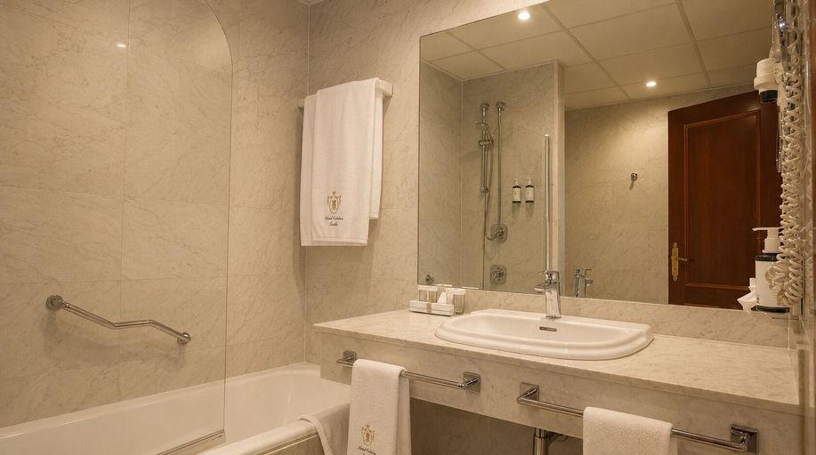 Bathroom 5, Hotel Inglaterra Sevilla, Sevilla