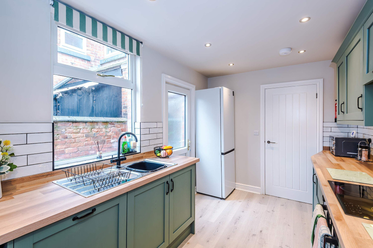 Room 4, Perfect Modern 4 Bed in Crewe Great for Business, Cheshire East