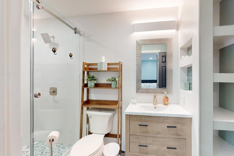 Bathroom 5, Dog-friendly Spacious House W/private Pool, Private Pool Table & Ping Pong Table, Louisa