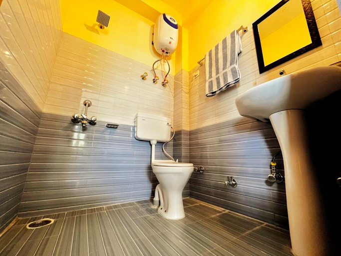 Bathroom, Jojo's Nest, Kullu