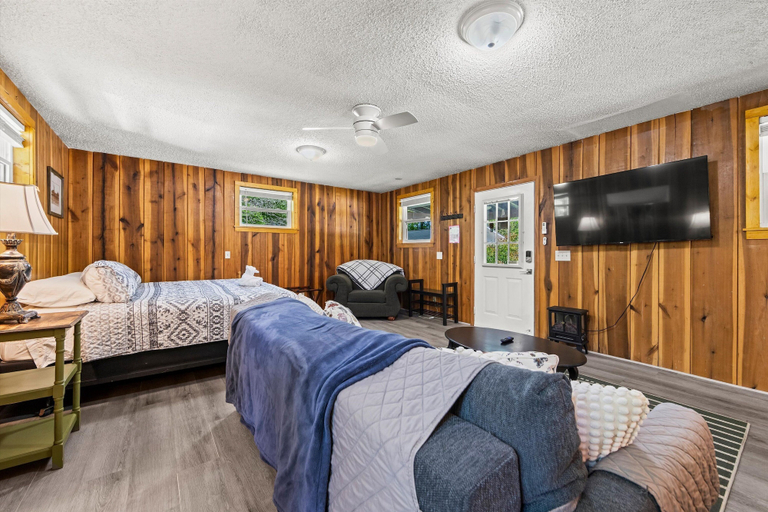 Room 3, Nantahala Ridge, Swain