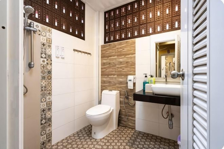 Bathroom 4, Donmuang At Last, Bang Khen