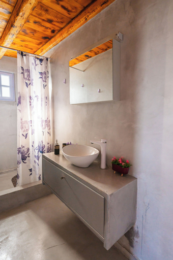 Bathroom 5, Santorini NY, South Aegean